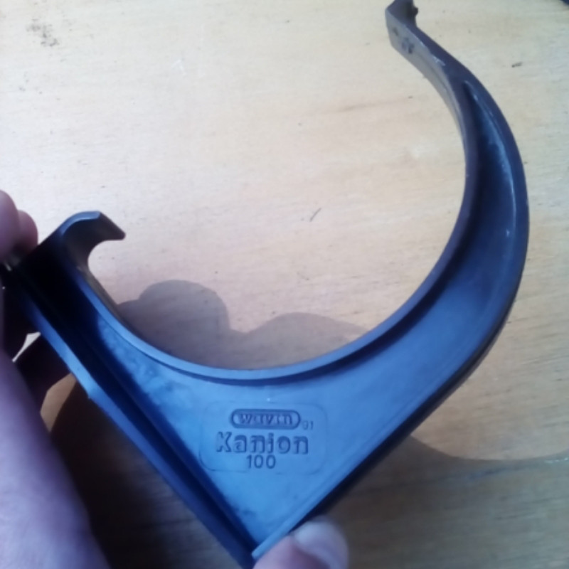 Wavin Кронштейн желоба 100 мм водосточного ПВХ 1 Wavin Кронштейн желоба 100 мм водосточного ПВХ