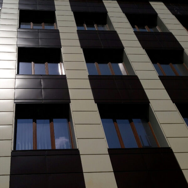 Кассеты фасадные Классик Италия RAL 3011 глянец 0,47мм 475*475